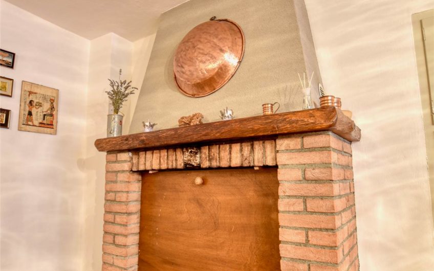 CLAINO CON OSTENO Casa indipendente nel Borgo storico