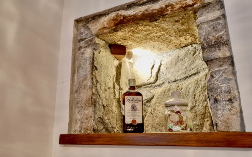 CLAINO CON OSTENO Casa indipendente nel Borgo storico