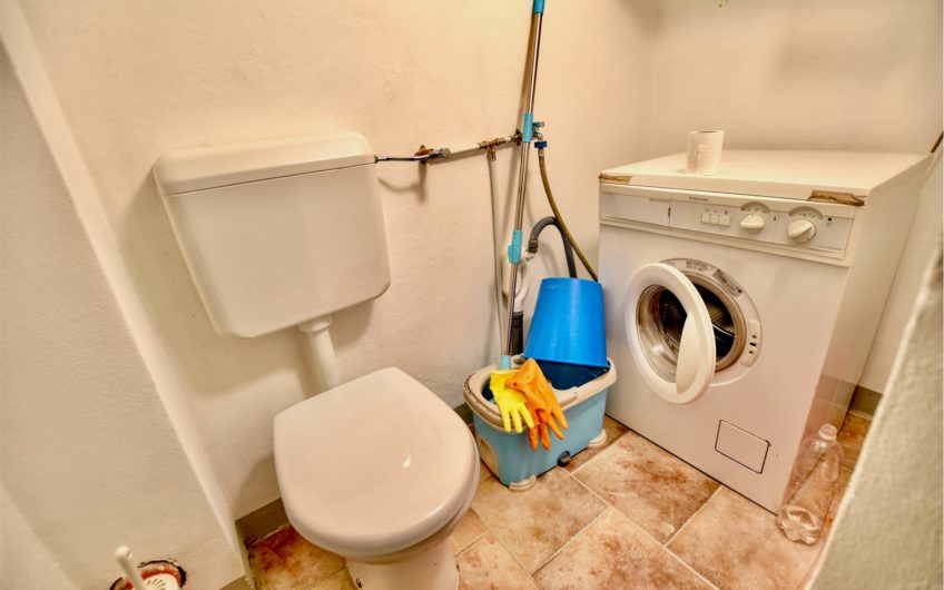 CLAINO CON OSTENO Casa indipendente nel Borgo storico