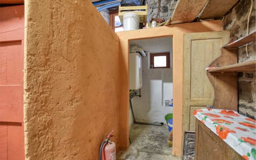 CLAINO CON OSTENO Casa indipendente nel Borgo storico