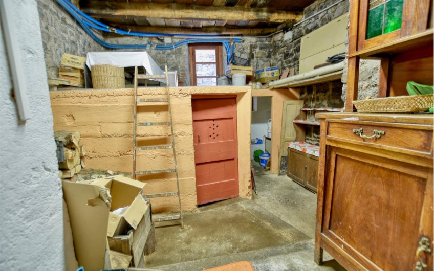 CLAINO CON OSTENO Casa indipendente nel Borgo storico