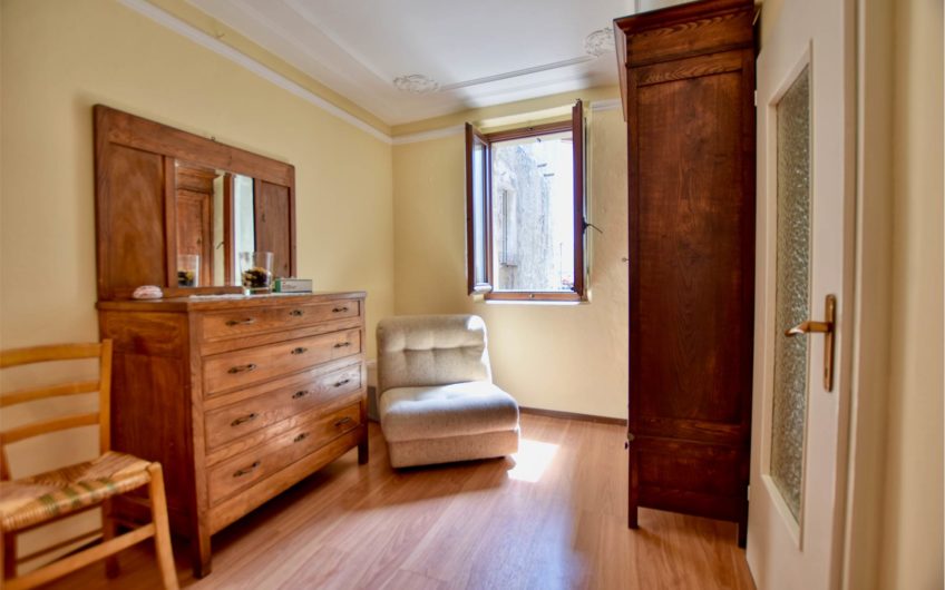 CLAINO CON OSTENO Casa indipendente nel Borgo storico