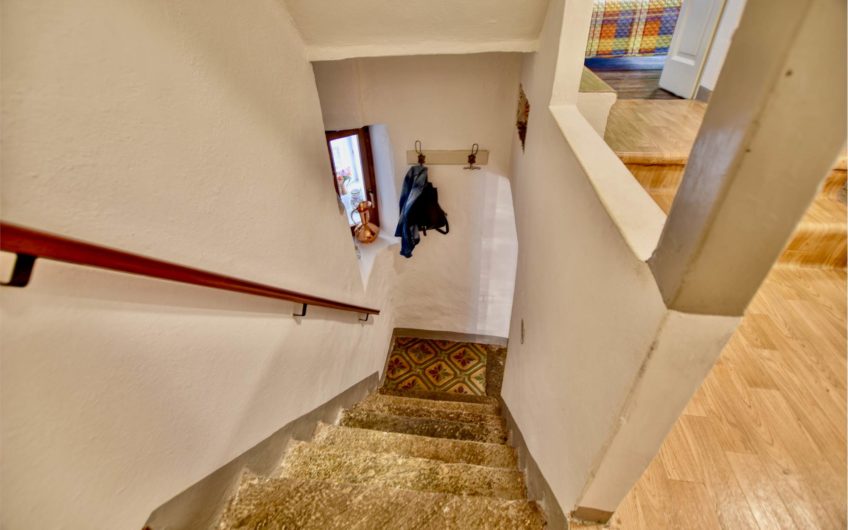 CLAINO CON OSTENO Casa indipendente nel Borgo storico