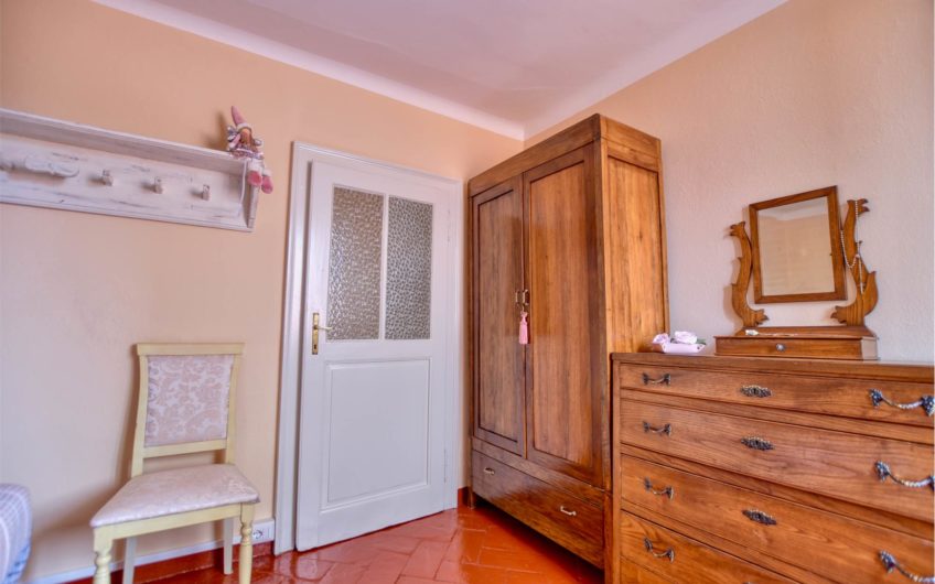CLAINO CON OSTENO Casa indipendente nel Borgo storico
