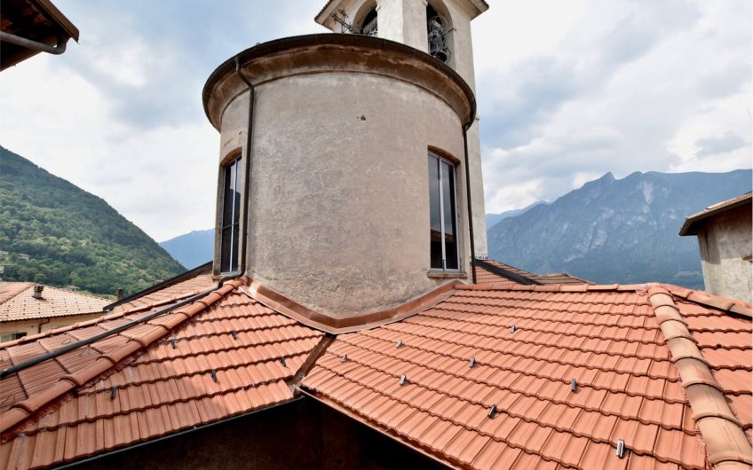 CLAINO CON OSTENO Casa indipendente nel Borgo storico