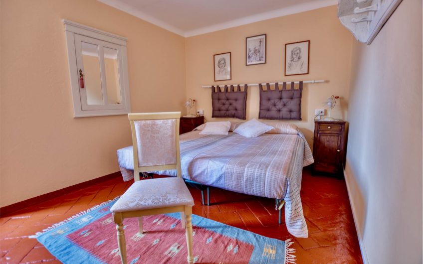 CLAINO CON OSTENO Casa indipendente nel Borgo storico