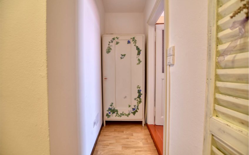 CLAINO CON OSTENO Casa indipendente nel Borgo storico
