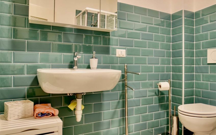 CLAINO CON OSTENO Casa indipendente nel Borgo storico