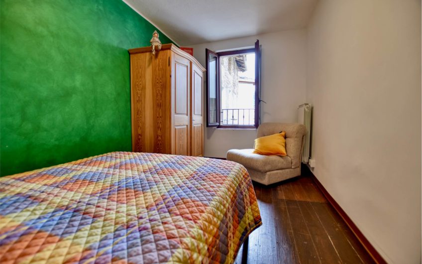 CLAINO CON OSTENO Casa indipendente nel Borgo storico