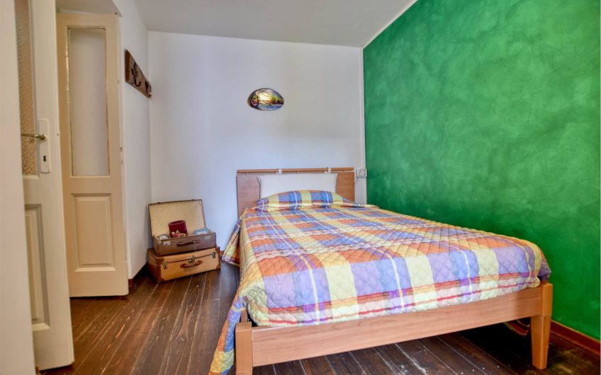 CLAINO CON OSTENO Casa indipendente nel Borgo storico
