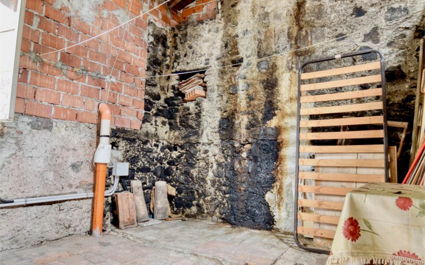 CLAINO CON OSTENO Casa indipendente nel Borgo storico