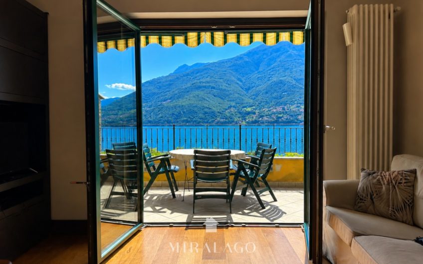 DERVIO Trilocale con terrazza vista lago e box
