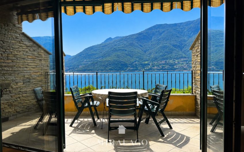 DERVIO Trilocale con terrazza vista lago e box
