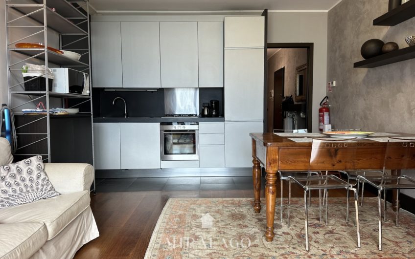 DERVIO Trilocale con terrazza vista lago e box