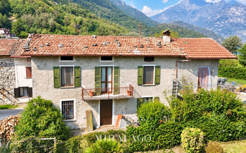 SORICO Casa indipendente con giardino