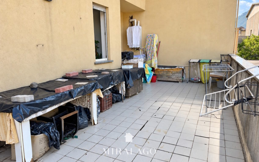 MORBEGNO Bilocale con grande terrazza, box e cantina