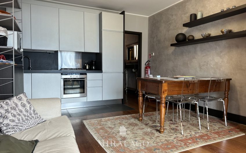 DERVIO Trilocale con terrazza vista lago e box
