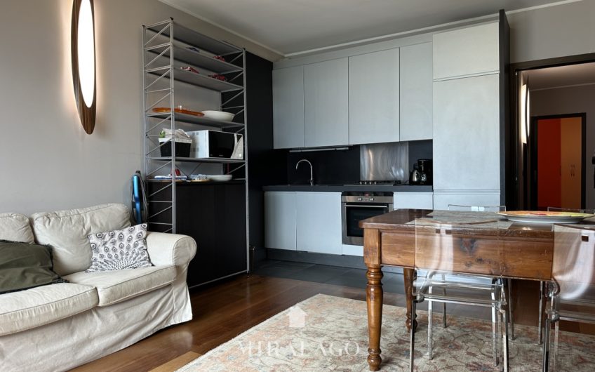 DERVIO Trilocale con terrazza vista lago e box
