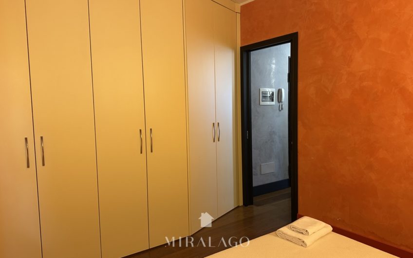 DERVIO Trilocale con terrazza vista lago e box