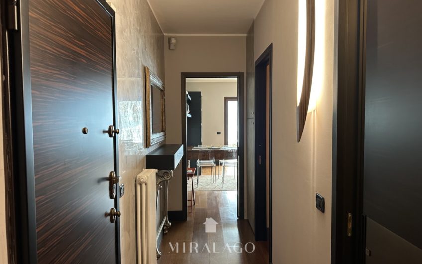 DERVIO Trilocale con terrazza vista lago e box