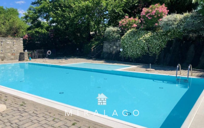 DERVIO Trilocale con terrazza vista lago e box