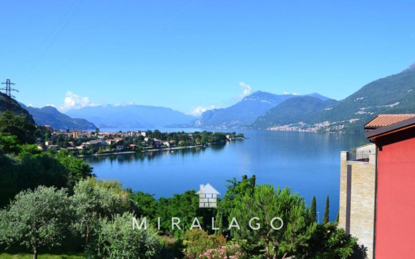 DERVIO Trilocale con terrazza vista lago e box